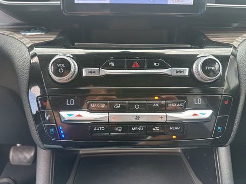 Used 2021 Ford Explorer Limited w/ Equipment Group 301A RWD image 12
