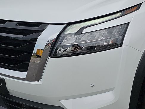 Used 2025 Nissan Pathfinder SL w/ SL Premium Package AWD/4WD image 37