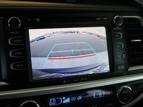 Used 2019 Toyota Highlander XLE image 50