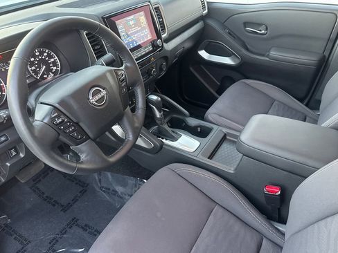Used 2024 Nissan Frontier SV w/ SV Convenience Package image 9