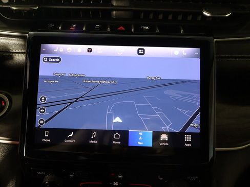 Used 2023 Jeep Grand Cherokee Limited image 43