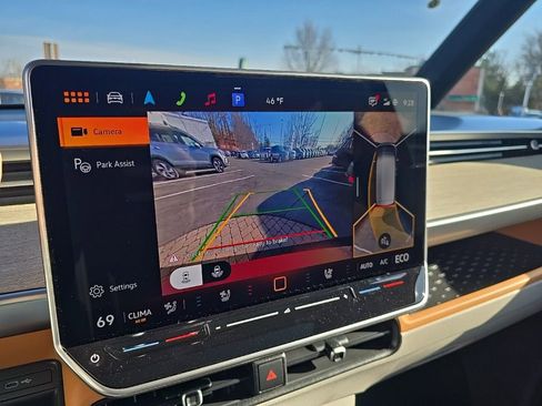 New 2025 Volkswagen ID. Buzz 1st Edition image 9