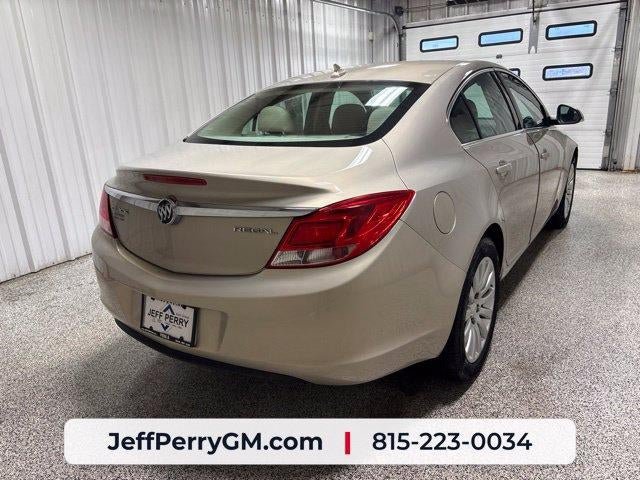 Used 2012 Buick Regal Leather FWD image 2