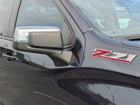 Used 2022 Chevrolet Silverado 1500 LT w/ Z71 Off-Road Package AWD/4WD image 11