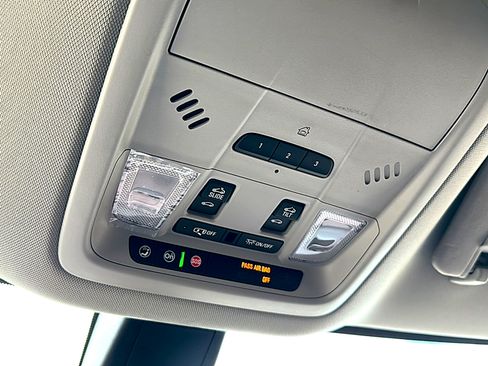 Used 2019 Buick Enclave Avenir w/ Avenir Technology Package image 39