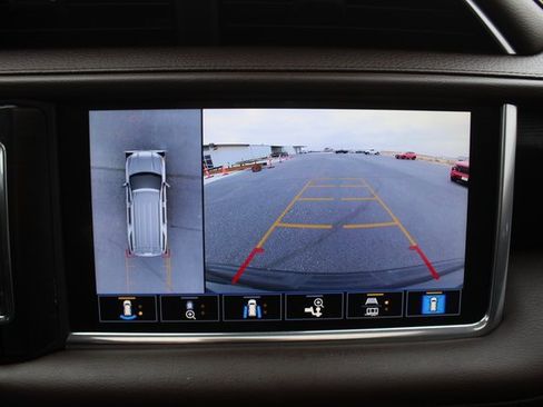 Used 2021 GMC Yukon Denali w/ Denali Premium Package image 33