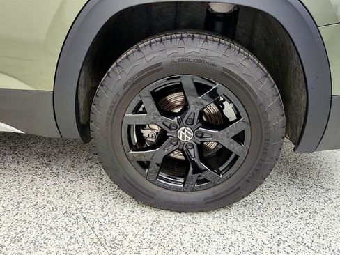 Used 2025 Volkswagen Atlas Peak Edition SE AWD/4WD image 9