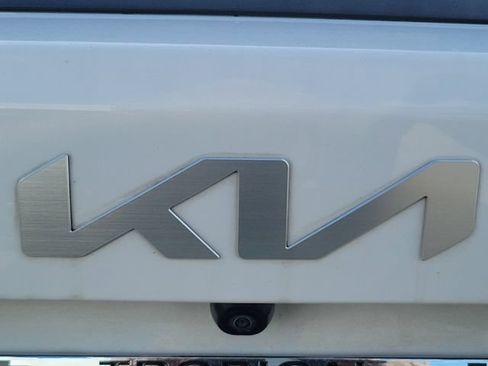Used 2023 Kia Sorento LX FWD image 5