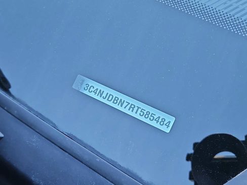 Used 2024 Jeep Compass Latitude image 25