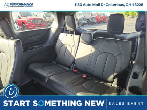 New 2026 Chrysler Pacifica Select image 13