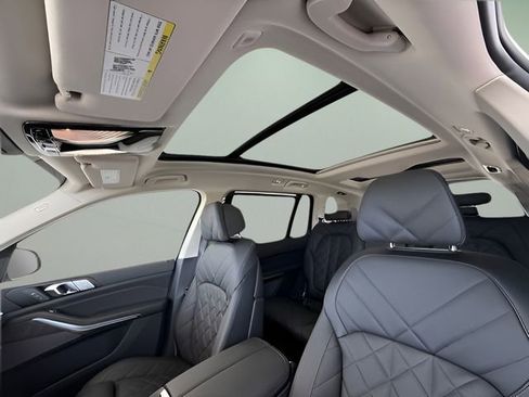 Used 2026 BMW X7 xDrive40i w/ Premium Package image 21