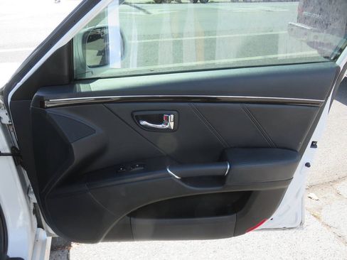 Used 2011 Hyundai Azera GLS w/ Premium Pkg 2 FWD image 24