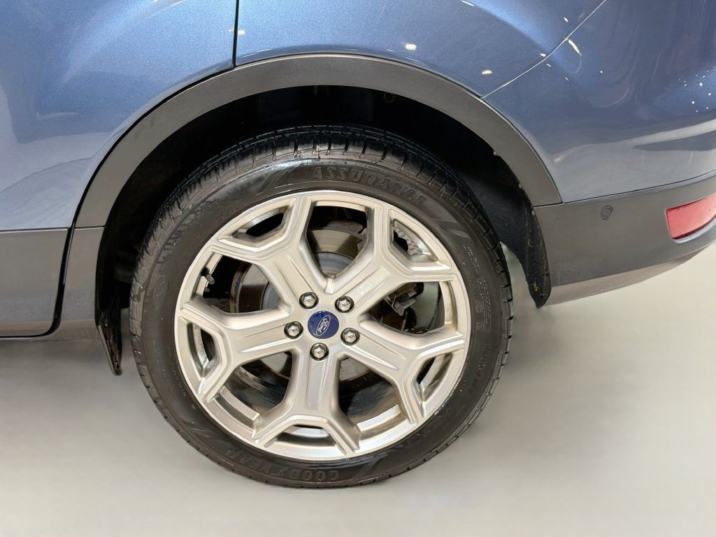 Used 2018 Ford Escape Titanium w/ Ford Safe & Smart Package AWD/4WD image 32
