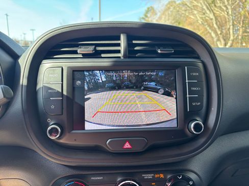 Used 2025 Kia Soul LX w/ LX Technology Package image 24