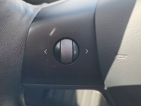 Used 2021 Tesla Model Y Performance image 11