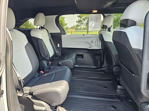 Used 2026 Toyota Sienna XSE AWD/4WD image 12
