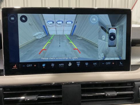 Used 2025 Lincoln Corsair Premiere w/ Equipment Group 101A image 18