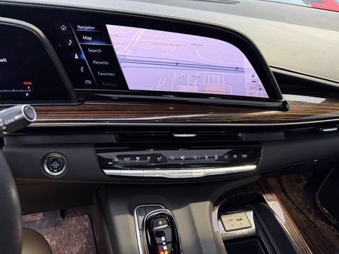 Used 2023 Cadillac Escalade Premium Luxury image 5