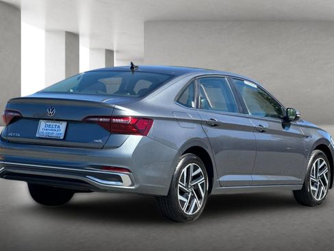 Used 2022 Volkswagen Jetta SEL FWD image 4