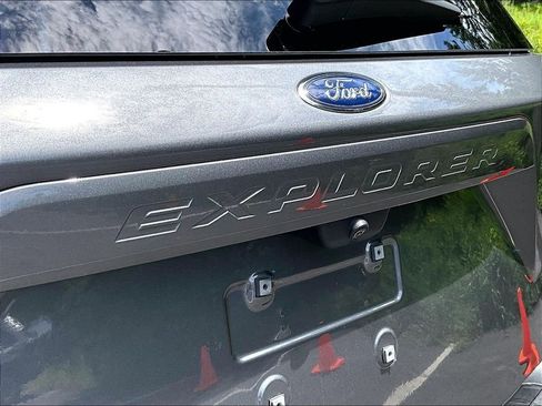 Used 2023 Ford Explorer XLT w/ Equipment Group 202A AWD/4WD image 27