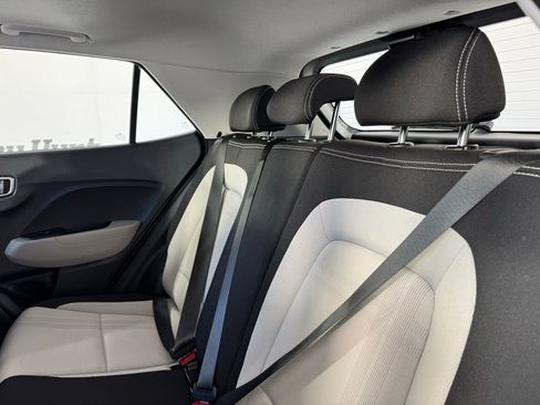 Used 2025 Hyundai Venue SEL FWD image 11