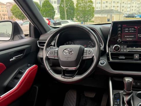 Used 2021 Toyota Highlander XSE FWD image 25