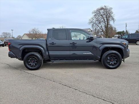 Used 2025 Toyota Tacoma SR5 image 26