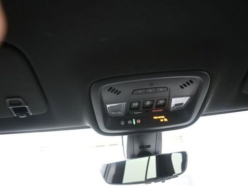 Used 2023 Chevrolet Traverse LT w/ LT Premium Package image 11