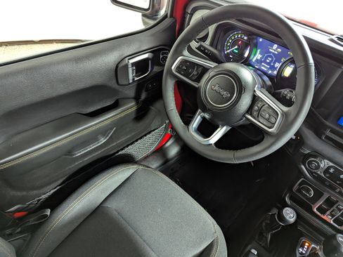 Used 2025 Jeep Wrangler Sahara w/ Safety Group image 9