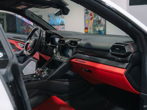 Used 2019 Lamborghini Urus image 9