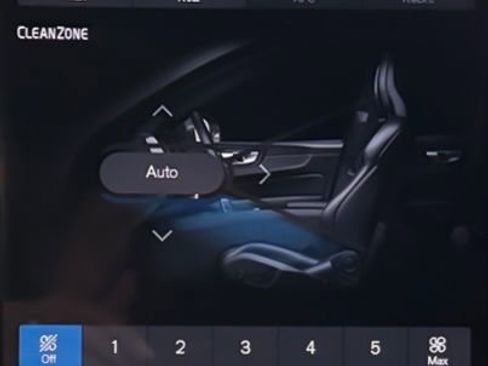 Used 2025 Volvo XC60 B5 Plus image 24