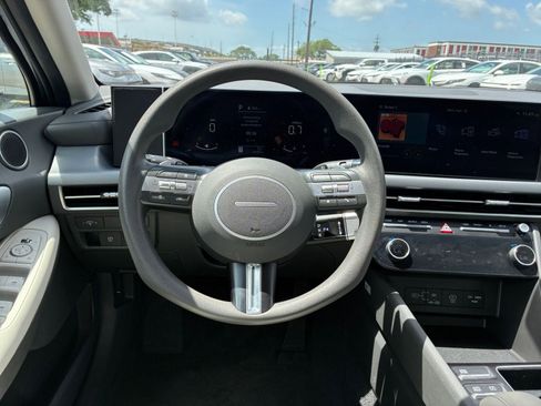 Used 2025 Hyundai Sonata SEL FWD image 28