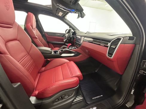 Used 2023 Porsche Cayenne Turbo image 40