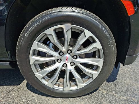 Used 2021 GMC Yukon Denali w/ Denali Premium Package AWD/4WD image 8