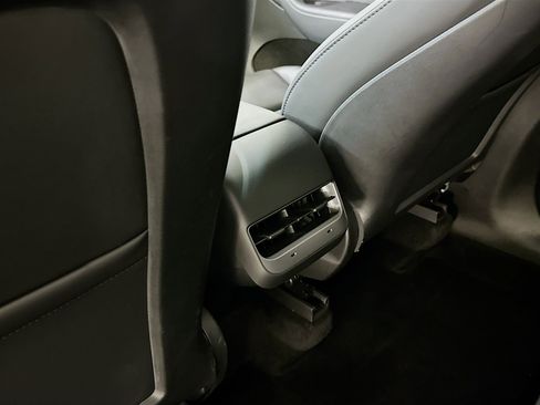 Used 2023 Tesla Model Y Long Range image 27
