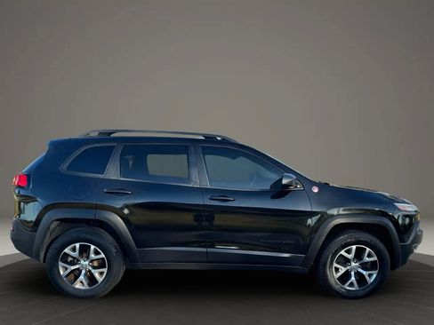 Used 2016 Jeep Cherokee Trailhawk w/ Comfort/Convenience Group AWD/4WD image 3