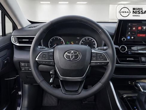 Used 2025 Toyota Highlander LE image 8