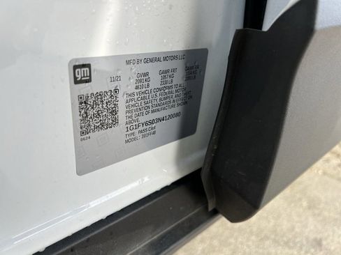 Used 2022 Chevrolet Bolt EUV LT w/ Convenience Package image 34