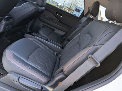 New 2026 Nissan Pathfinder Platinum image 26