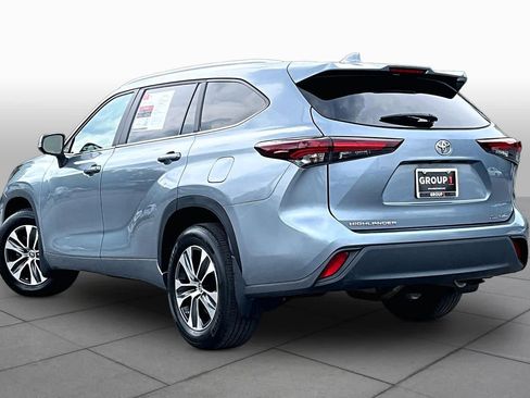 Used 2024 Toyota Highlander XLE AWD/4WD image 12