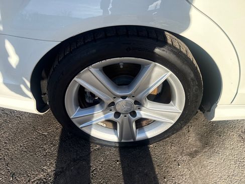 Used 2011 Mercedes-Benz C 300 4MATIC Sedan image 17