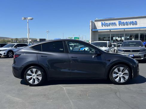 Used 2024 Tesla Model Y Long Range image 27