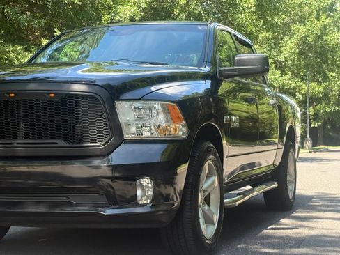 Used 2015 RAM 1500 Express RWD image 1