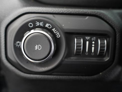Used 2018 Jeep Wrangler Unlimited Sahara AWD/4WD image 24