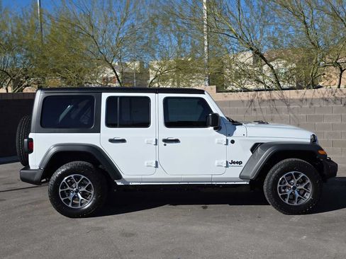 Used 2026 Jeep Wrangler Unlimited Sport AWD/4WD image 9