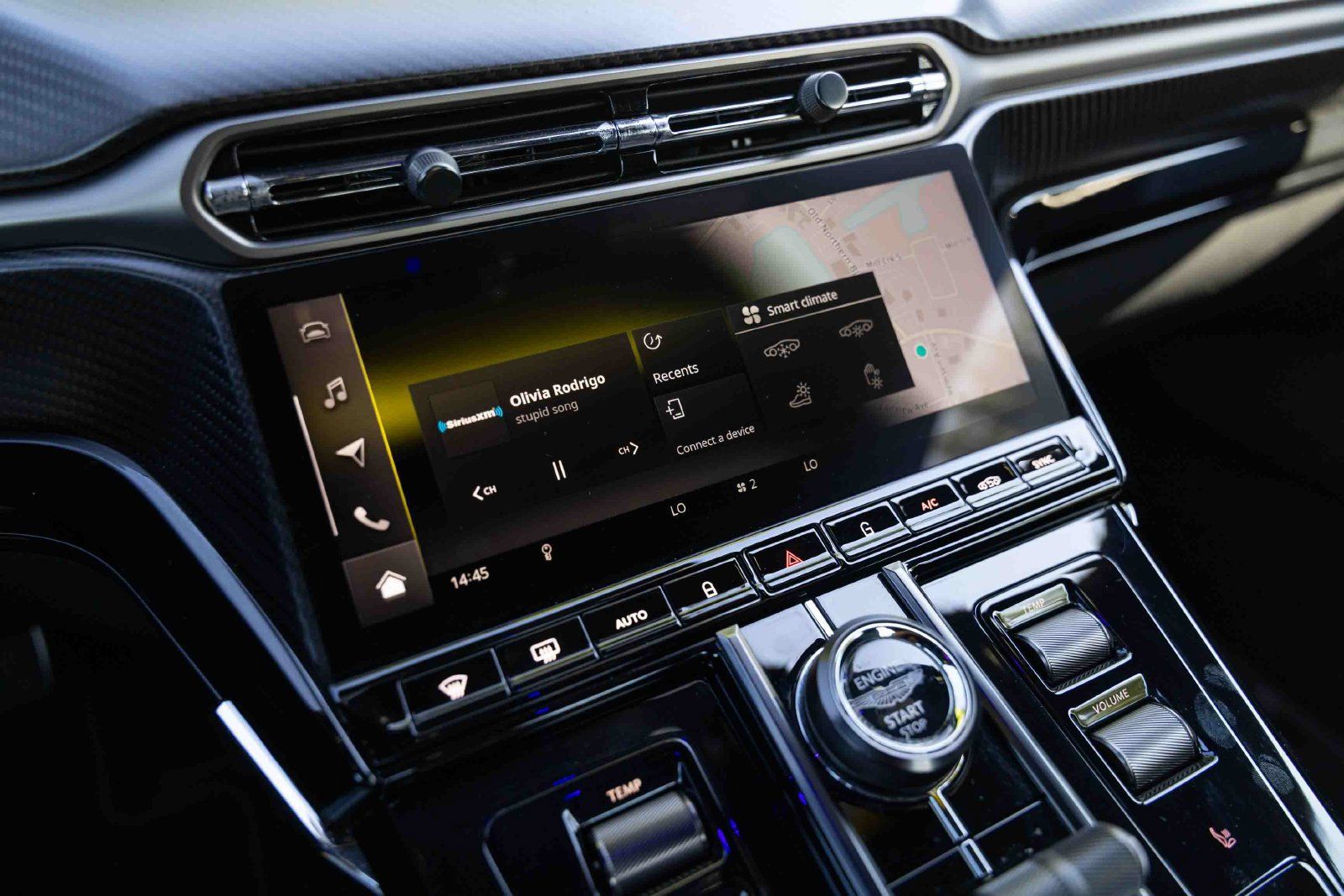Used 2025 Aston Martin V8 Vantage Coupe RWD image 10