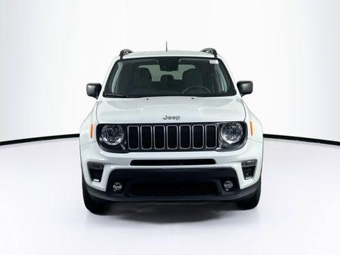 Used 2022 Jeep Renegade Latitude w/ Convenience Group image 2