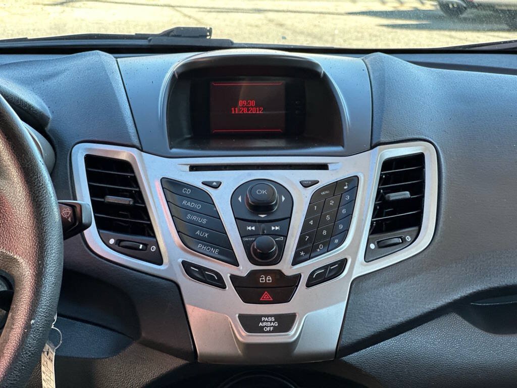 Used 2013 Ford Fiesta SE FWD image 12