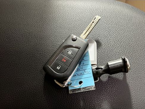 Used 2025 Toyota RAV4 LE AWD/4WD image 35