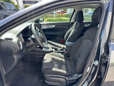 Used 2023 Kia Forte LXS FWD image 3